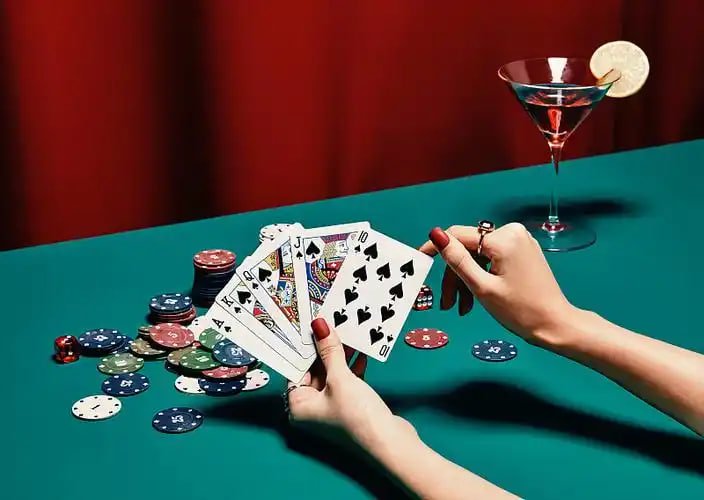 Antarmuka permainan Wolf Gold di aplikasi mobile kamustogel menampilkan lima gulungan dengan tema serigala